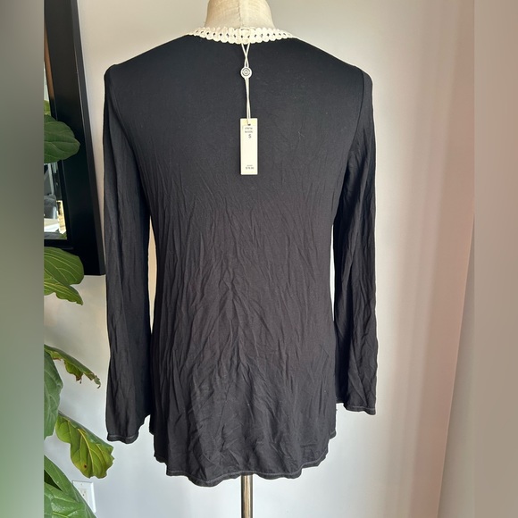 Max Studio black top with cream crochet details size Small new with tags - Picture 4 of 9